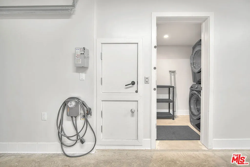 5014 Rosewood Avenue 1/2, Los Angeles, California 90004 home-pic-33